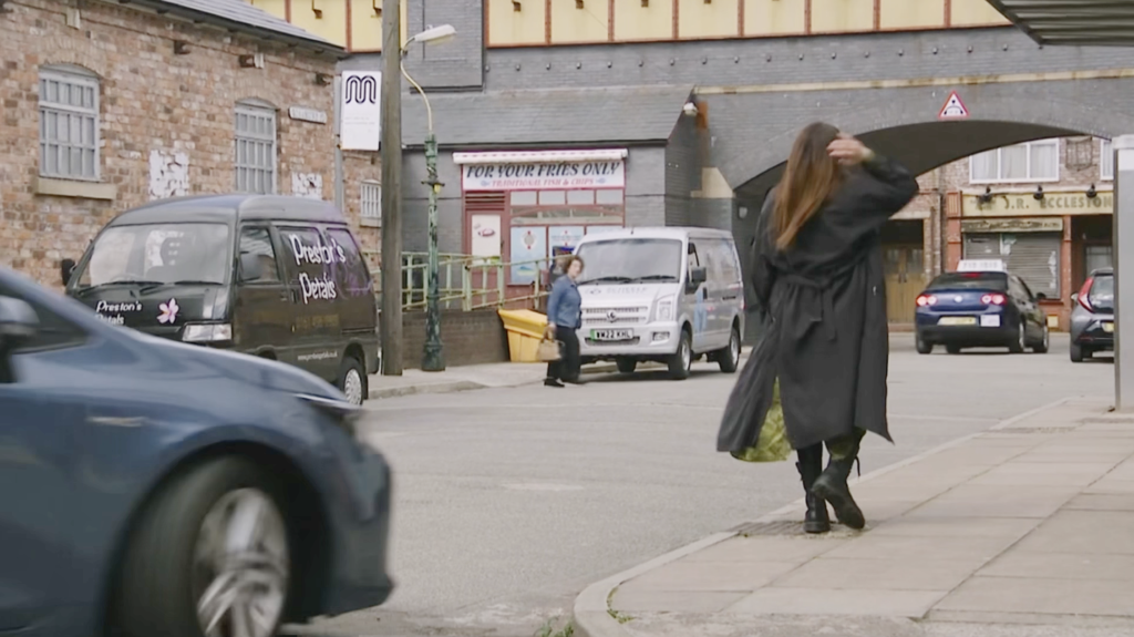Lisa arrives on the cobbles to speak to Carla as Peter drives off to go after Steven Reid. Symbolising Peter leaving her life and Lisa coming into it.